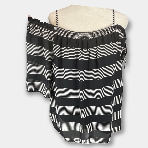 By & By Off the Shoulder Flowy Blouse Stripe Black White Size Large - Picture 3 of 8